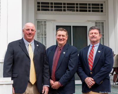 Natl Ch Judges (l to r) Tom Shenker Dr Stan Wint  Jadie RayfieldS23